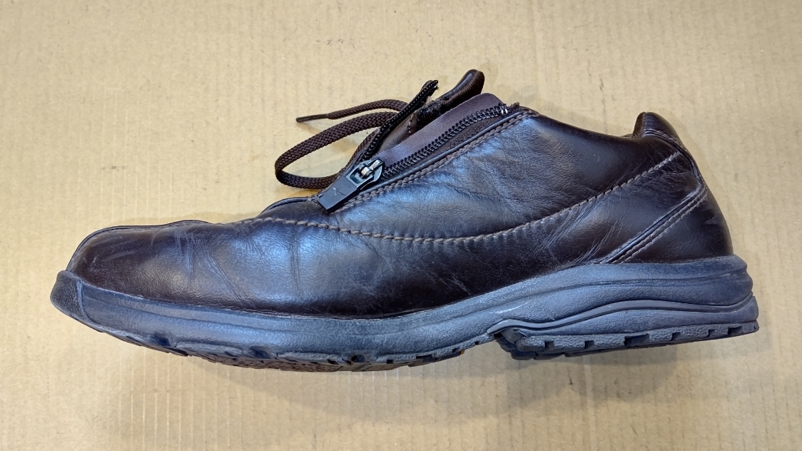 MIZUNO（ミズノ） ウォーキングシューズのファスナー部分修理