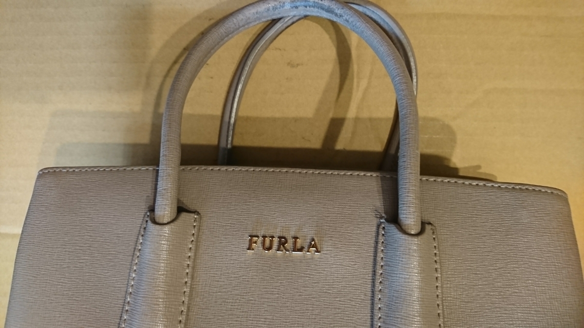 FURLA（フルラ）tessa ハンドバッグの持ち手革充て補修修理