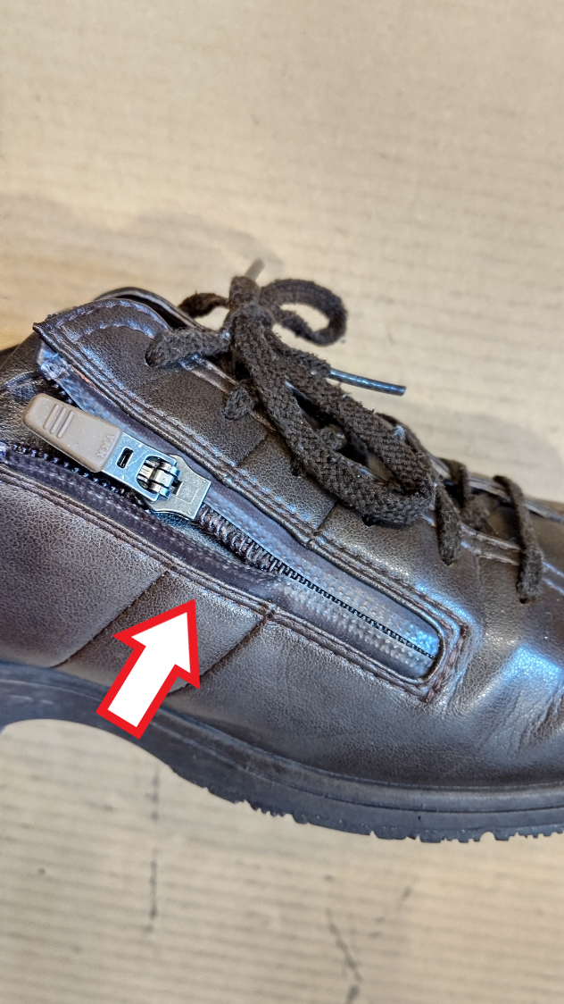 YONEX（ヨネックス） ウォーキングシューズのファスナー交換修理: ・・・ 千葉の靴修理職人 ・・・ ｓｈｕ＆ｓｈｏｅ
