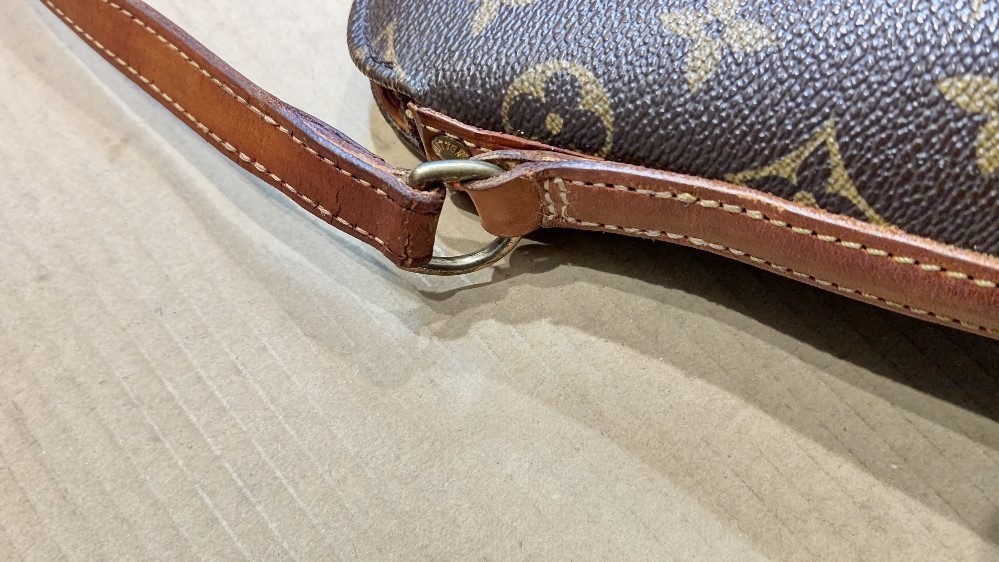LV縦型ショルダーバッグ(修理必須品)???? 麗しき